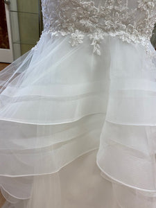 Adagio Bridal ivory wedding gown Size 6 Style : W9233 This mermaid , fit n flare gown has a lace and beaded detailed bodice ,corset back. The skirt is a full layered skirt lined with a horsehair trim, chapel length train.